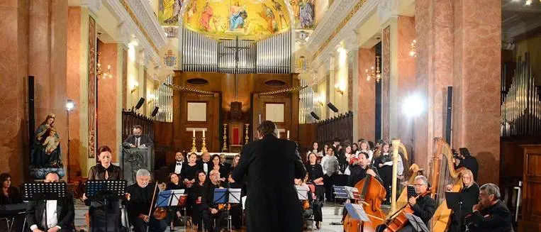 Mileto: grande successo in cattedrale per l’oratorio sacro “Natuzza. Canto alla bellezza”