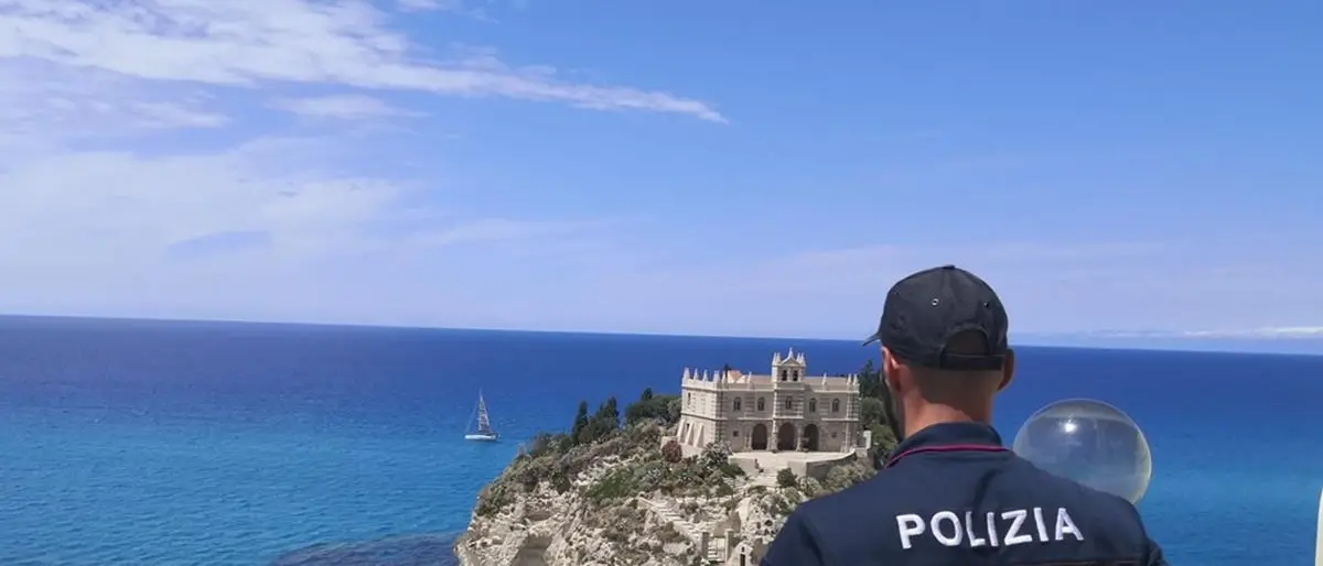 Droga: la polizia sequestra marijuana e cocaina e segnala sette persone - Video