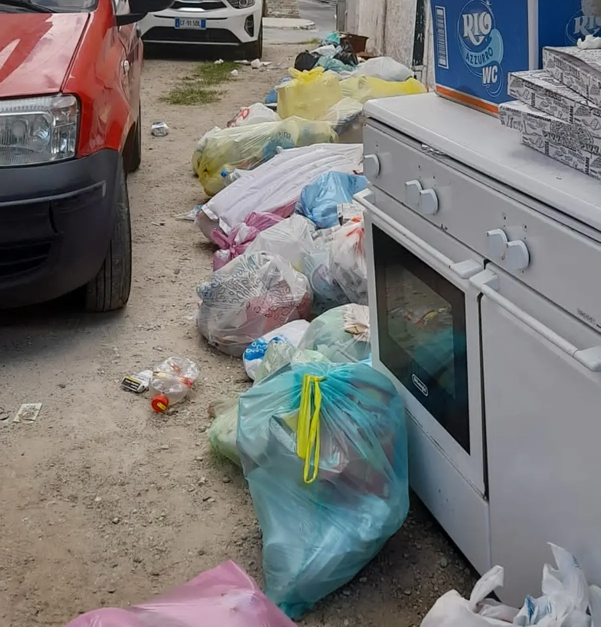 I consiglieri di “Uniti per Ricadi”: «Da giorni ferma la raccolta rifiuti» - Foto