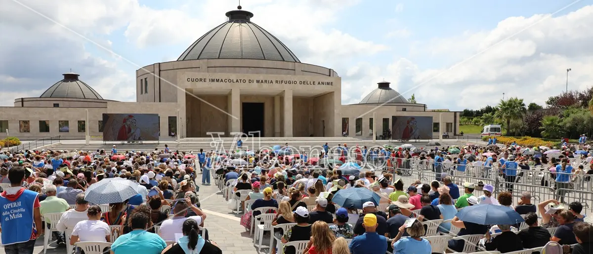 È il giorno di Natuzza, oggi avrebbe compiuto 100 anni e la sua chiesa diventa Santuario: attesi migliaia di fedeli da tutto il mondo -Video