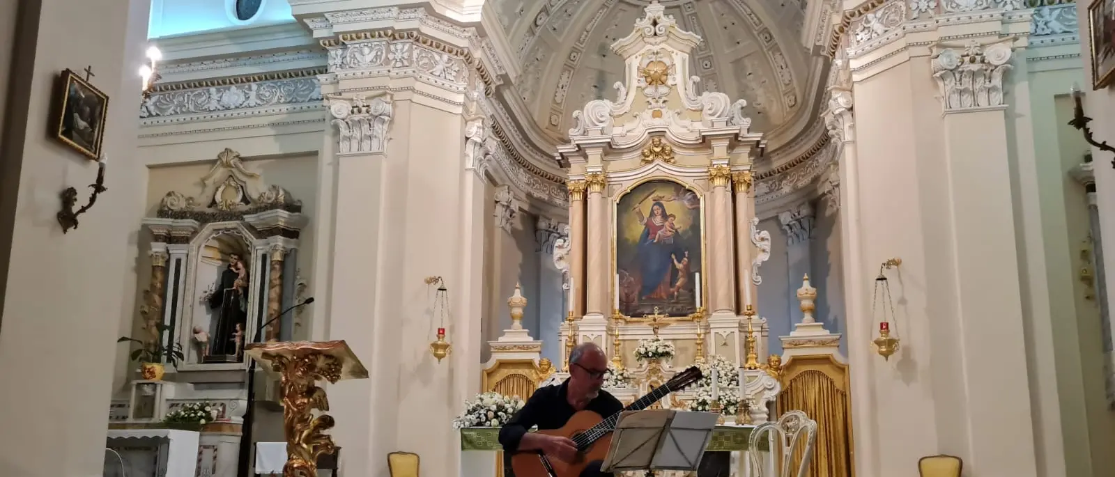 Monterosso Calabro, emozioni e applausi al concerto del maestro Macrì