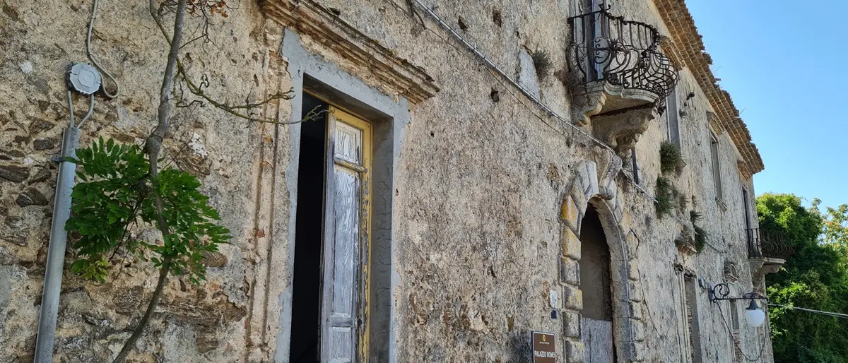 Vibo, Palazzo Romei formalmente in vendita: il consiglio provinciale dice ancora sì. FI vota contro