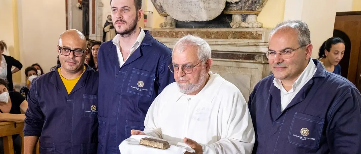 Capistrano, dal maestro Affidato due corone per la Madonna della Montagna di Polsi - Foto
