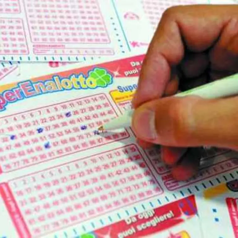 SuperEnalotto, “5” da 15.900 euro a Reggio\n