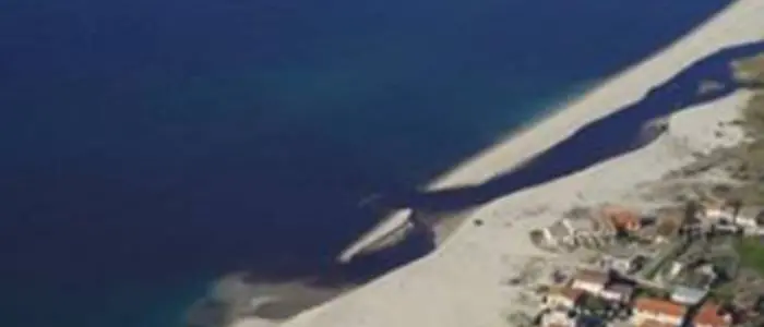 Sversavano scarti dell’oleificio nel fiume Mesima, denunciati (VIDEO)