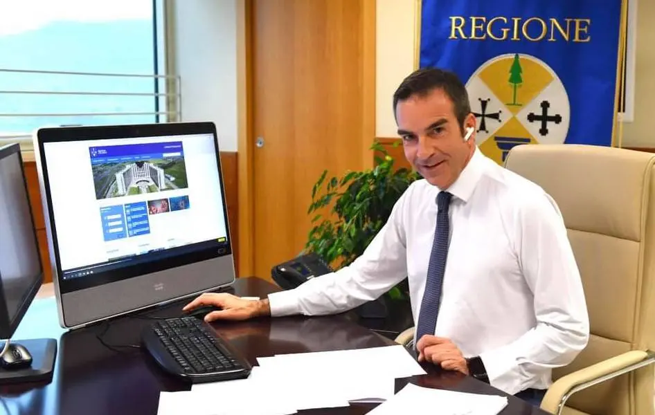 Inchiesta per corruzione, Roberto Occhiuto deposita indagini difensive: focus su incarichi e rimborsi\n