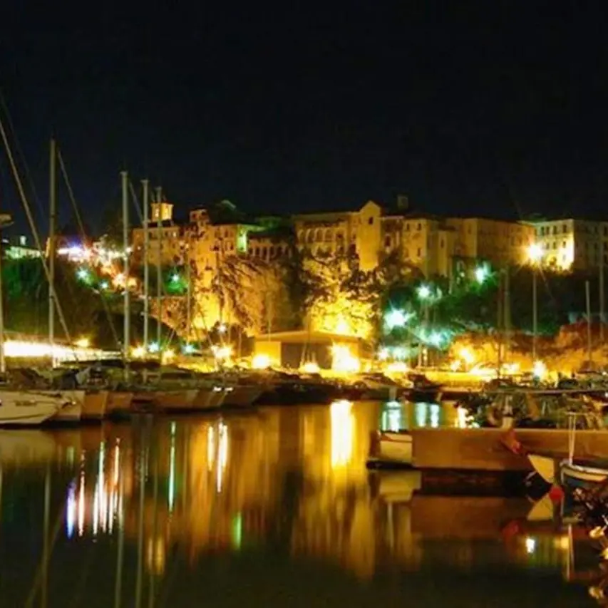 Tropea: i costi delle serate per il premio al Porto e la cena con i giapponesi animano il dibattito