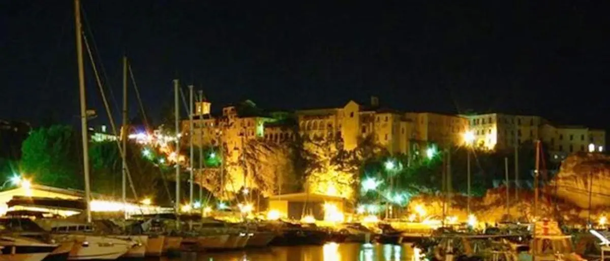 Tropea: i costi delle serate per il premio al Porto e la cena con i giapponesi animano il dibattito