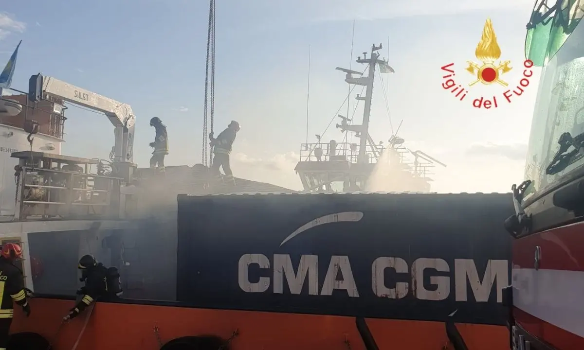 Esplosione su un rimorchiatore nel porto di Crotone: tre morti