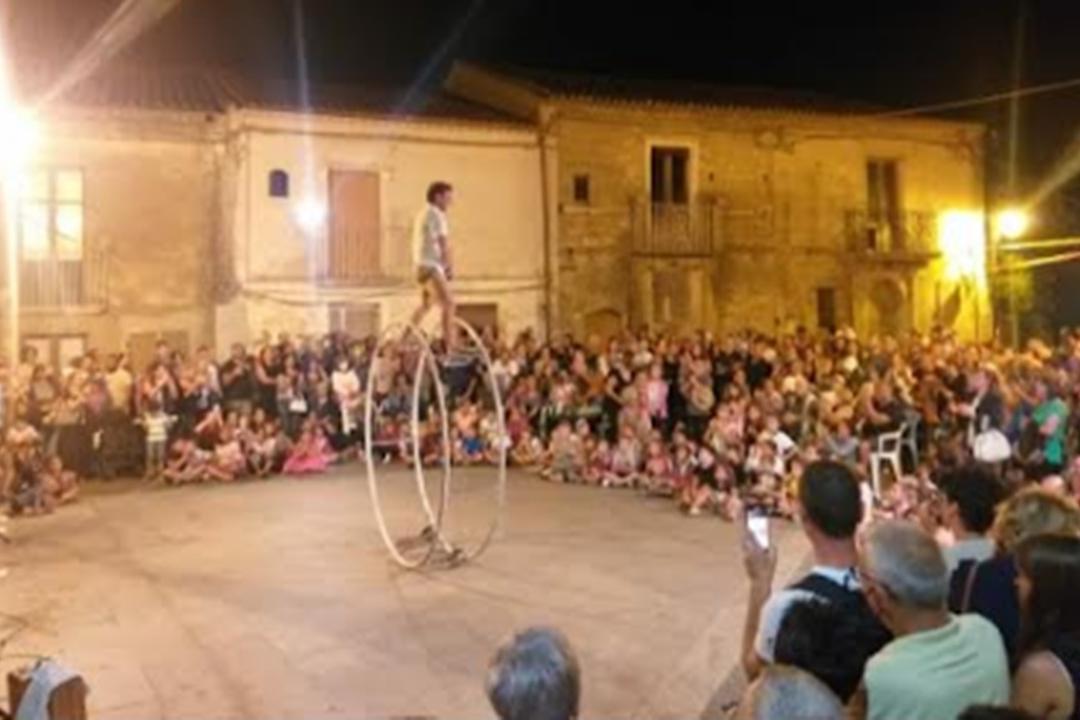 drapia-saluter-questa-sera-la-carovana-dei-buskers-on-the-road
