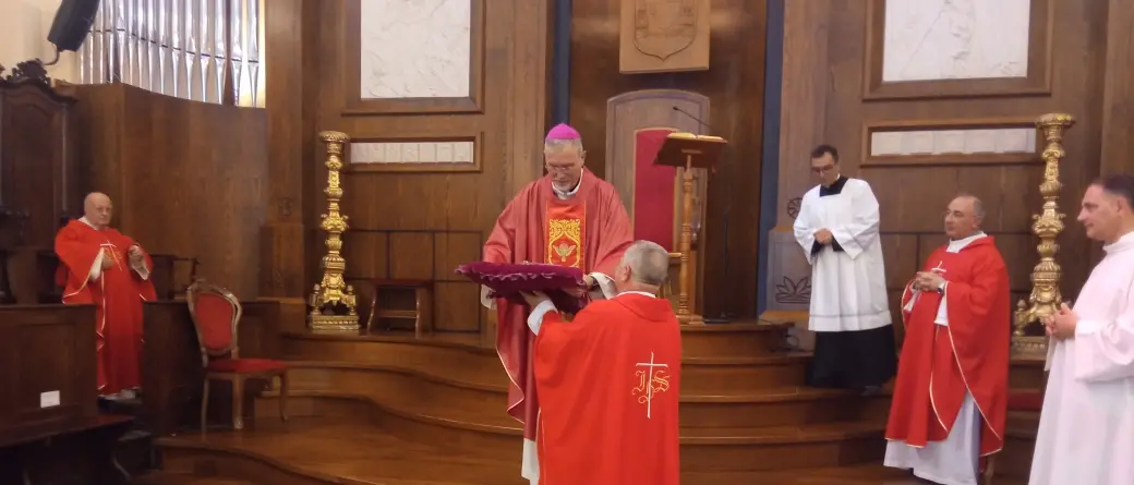 Festa di San Fortunato a Mileto: il gesto “particolare” di don Dicarlo al vescovo