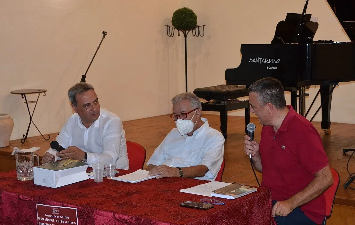 Mileto, l’abbraccio della “sua” gente al medico-scrittore Francesco Giordano