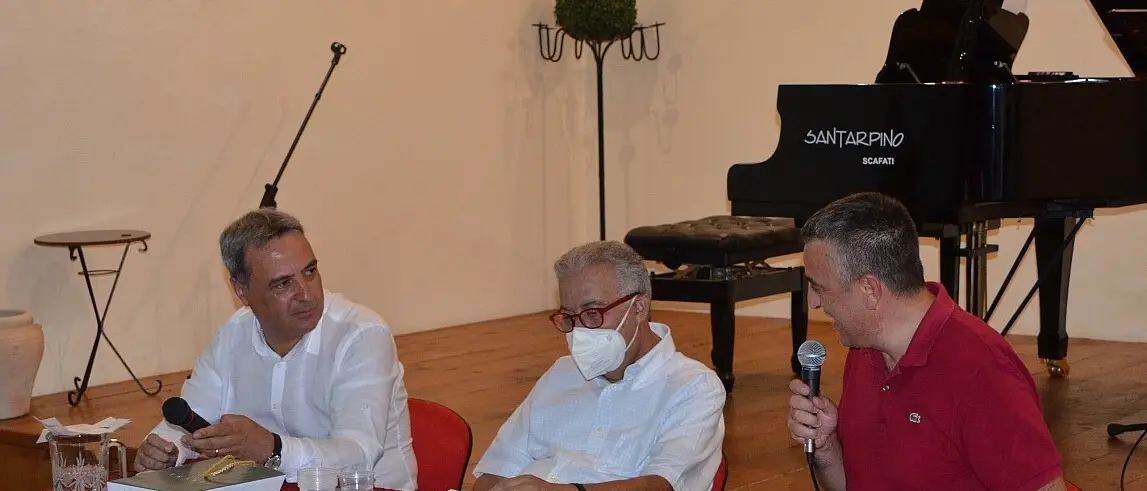 Mileto, l’abbraccio della “sua” gente al medico-scrittore Francesco Giordano