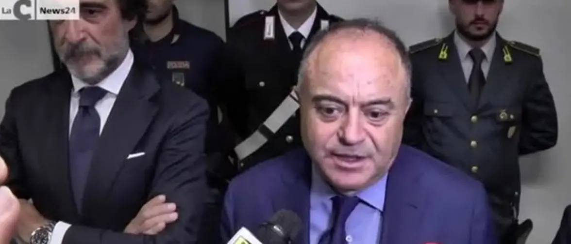 Arresti a Cosenza: «Confederazione di clan per accaparrarsi risorse illecite con attività predatorie»