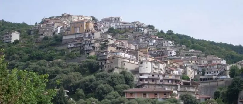 Sorianello, utenze dell'acqua intestate a persone decedute. Rischio distacco contatore