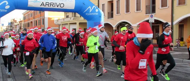 La corsa di Babbo Natale torna a Vibo, ecco la seconda edizione
