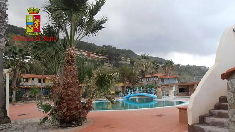 OLYMPUS DIGITAL CAMERA