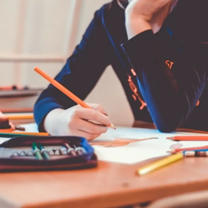 “Cara scuola”, i costi delle famiglie dai libri ai trasporti: «Anche 4mila euro per mantenere due figli»