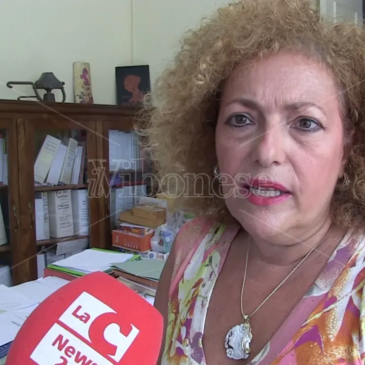Vibo, la Don Bosco trasloca: «Se non inizieranno i lavori riporto le sedie indietro» -Video