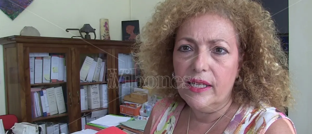 Vibo, la Don Bosco trasloca: «Se non inizieranno i lavori riporto le sedie indietro» -Video