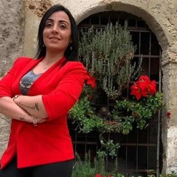 Concerto di Teresa Merante vietato, il lido di Bivona che aveva organizzato: «Un errore che ci aiuterà a crescere, crediamo nella legalità»