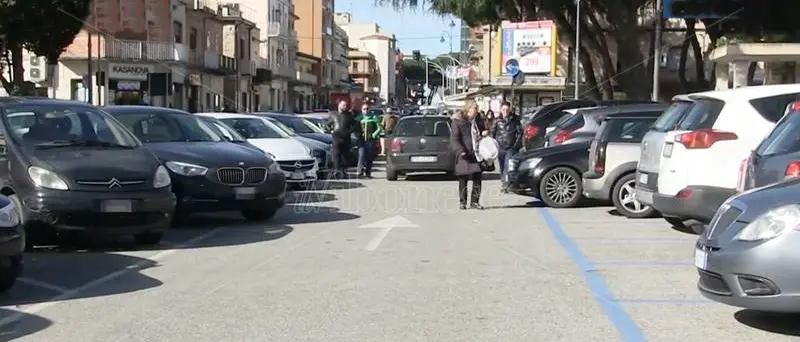 Consiglio comunale a Vibo su strisce blu e piazze ridotte a parcheggi