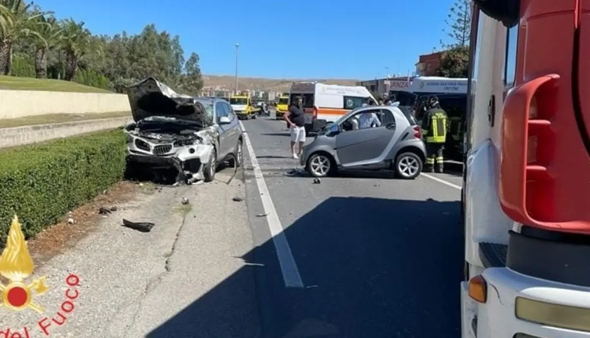 Drammatico incidente sulla statale 106 vicino Crotone: un morto tre feriti