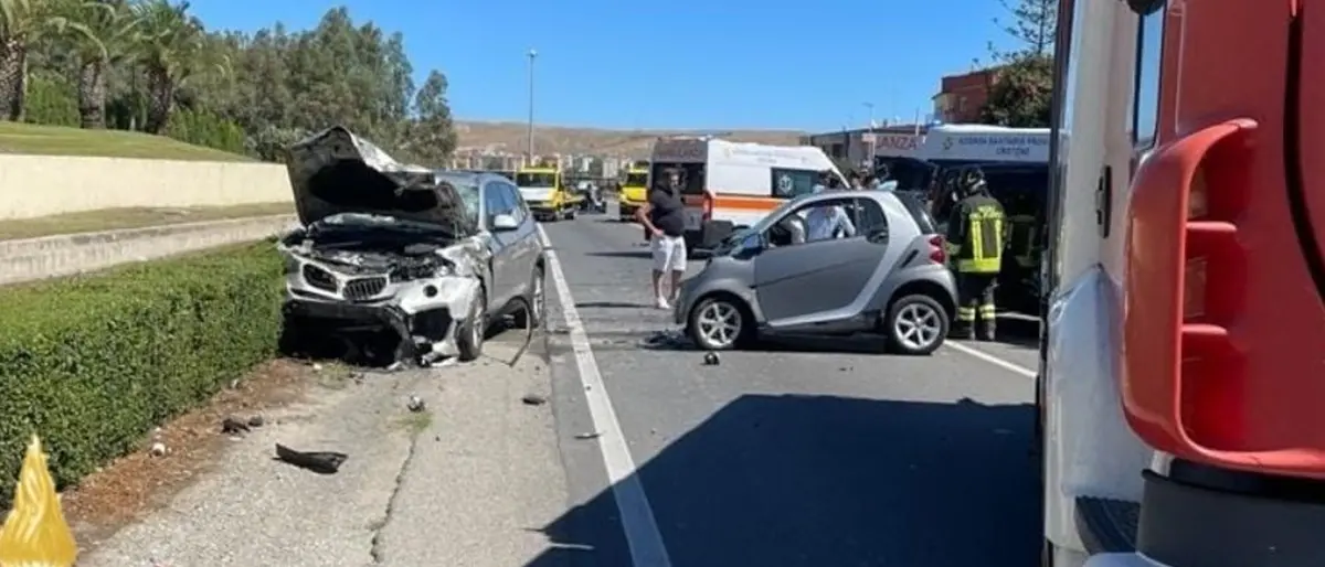 Drammatico incidente sulla statale 106 vicino Crotone: un morto tre feriti