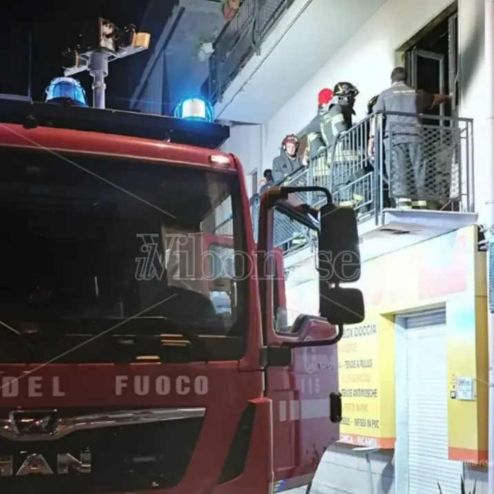 Incendio in un appartamento a Reggio Calabria, trovato morto un anziano