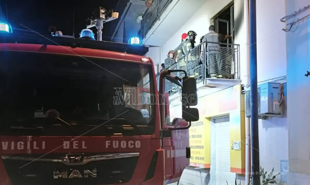 Incendio in un appartamento a Reggio Calabria, trovato morto un anziano