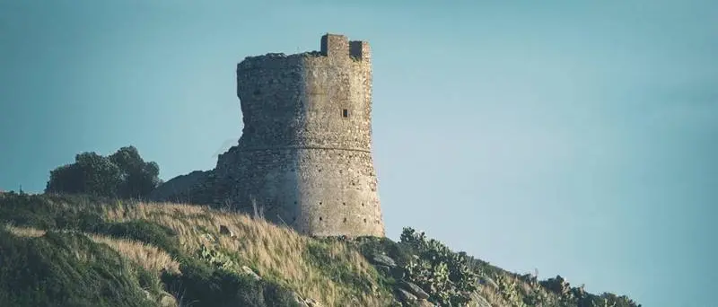 Torre Parnaso nel degrado, Nicotera alla Soprintendenza: «Joppolo la metta in sicurezza»