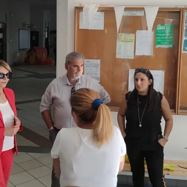 Nuovo anno scolastico a Vibo, il sindaco: «Filo diretto con le famiglie per superare i disagi»