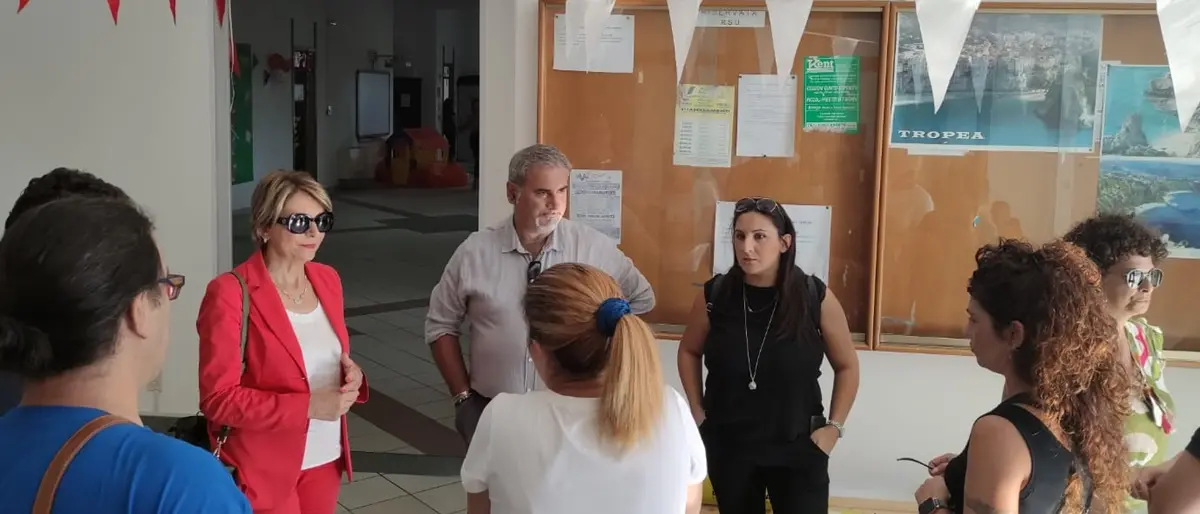 Nuovo anno scolastico a Vibo, il sindaco: «Filo diretto con le famiglie per superare i disagi»