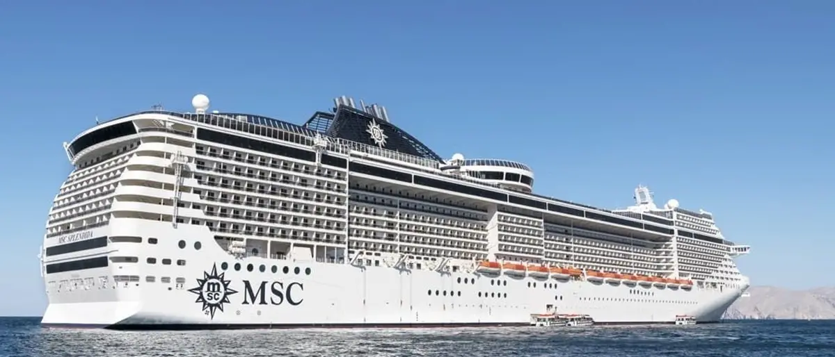 Litiga con la compagna e si butta da una nave da crociera al largo della costa di Crotone