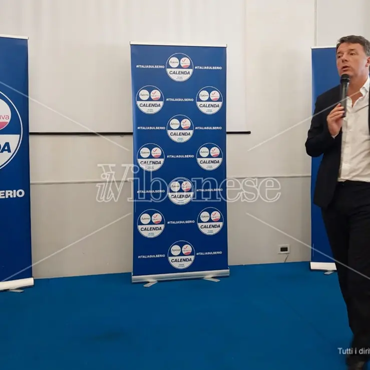 Renzi arriva in Calabria: «Reddito di cittadinanza? Meglio creare posti di lavoro»