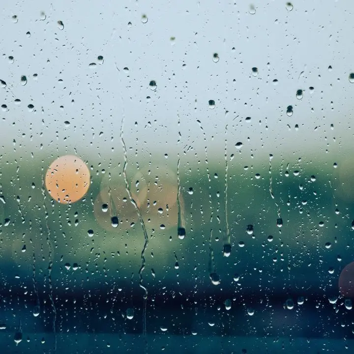 Meteo Vibonese, nel weekend il copione non cambia: nuvole, piogge e temperature in calo