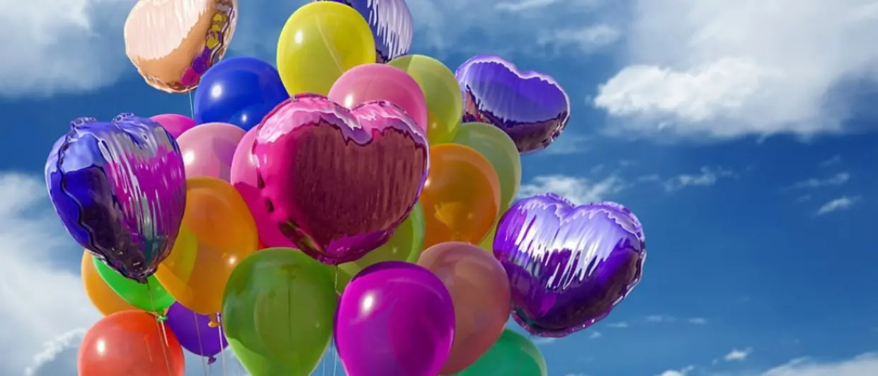 A Polia vietato lanciare palloncini, multe fino a 500 euro. Il sindaco: «Inquinano»