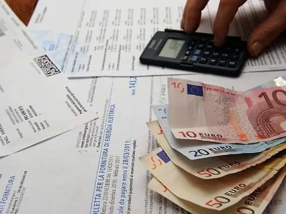 Caro energia, stangata da oltre mille euro: «A fine anno effetti ancora più drammatici sui bilanci familiari»