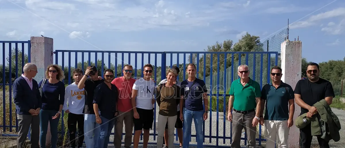 Vibo, sit in dei cittadini per la riapertura della piscina comunale -Video