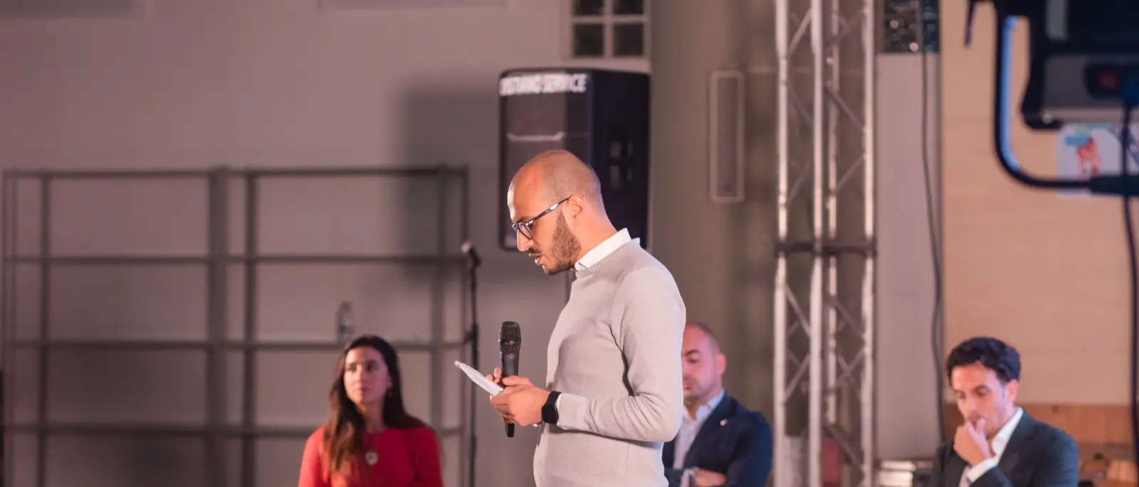 Giovani in fuga dal Sud, a Ionadi dibattiti e musica con la prima edizione di “Torno giù”