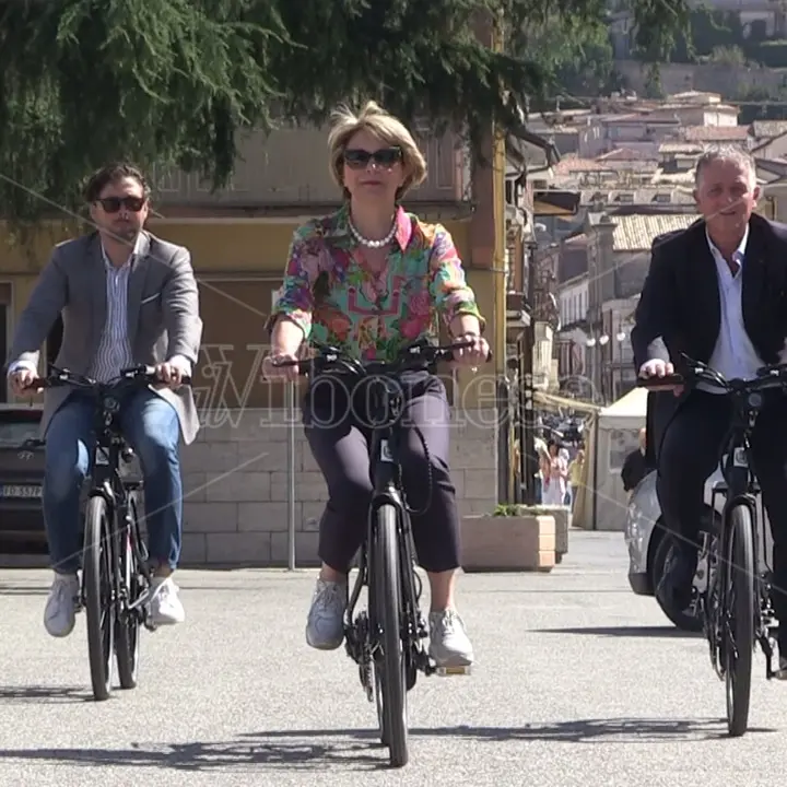 Vibo: inaugurato il Bike Sharing, ma non è ancora fruibile - Video