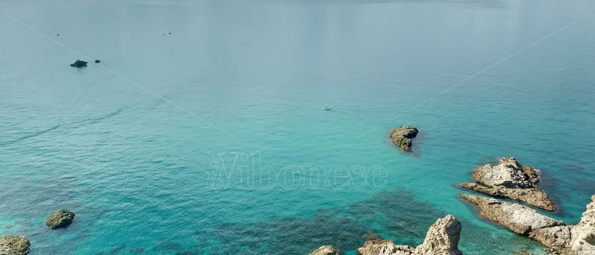 Allarme erosione costiera a Capo Vaticano, la Pro loco alla Regione: «Intervenire»