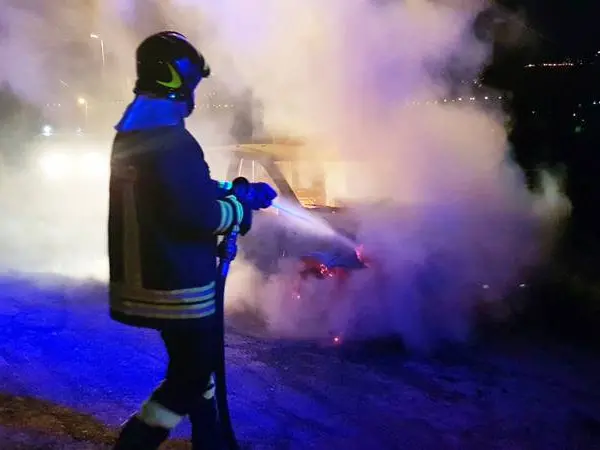 In fiamme a Bivona l’auto della dirigente del Comune di Vibo Claudia Santoro