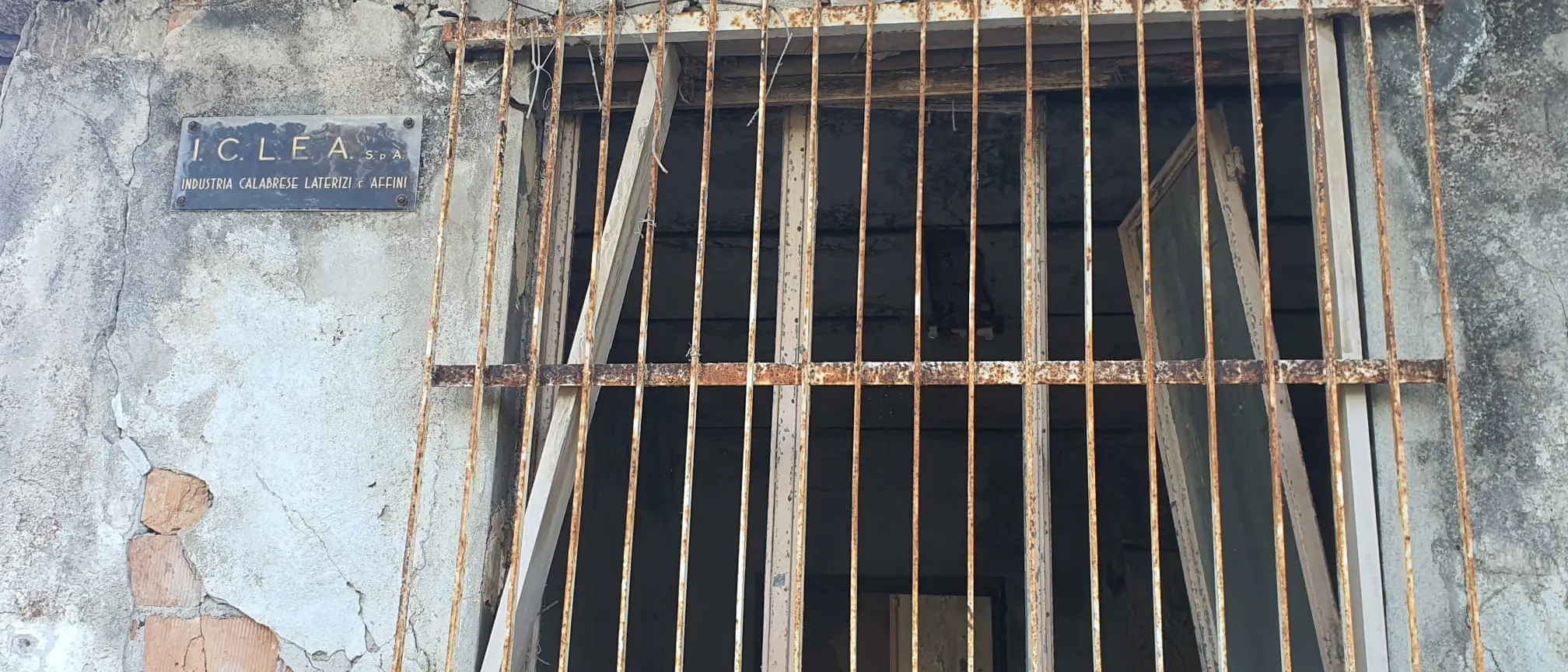 Porto Salvo, l'area industriale del comune di Vibo tra degrado e capannoni abbandonati