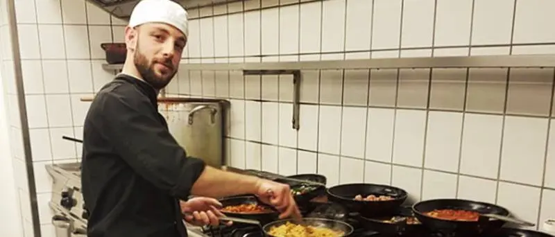 Gli lasciano una garza nel setto nasale dopo l’operazione, disavventura per un vibonese in Germania