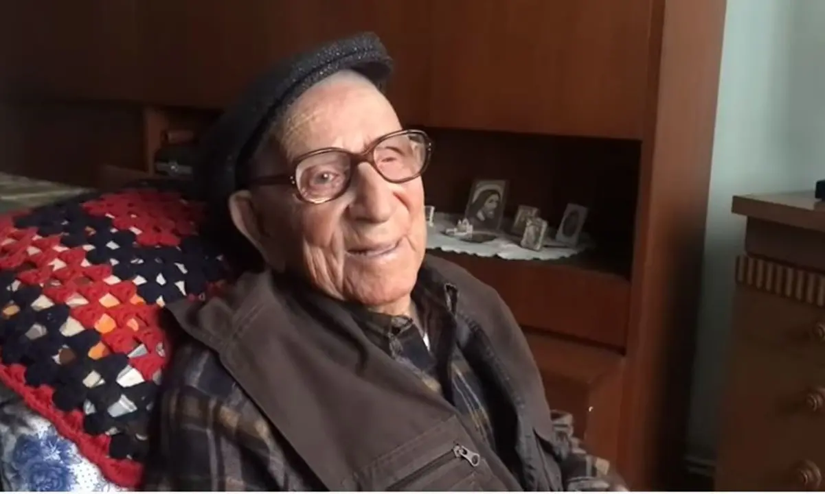 Festa a Simbario, nonno Vincenzo Nardi spegne 111 candeline