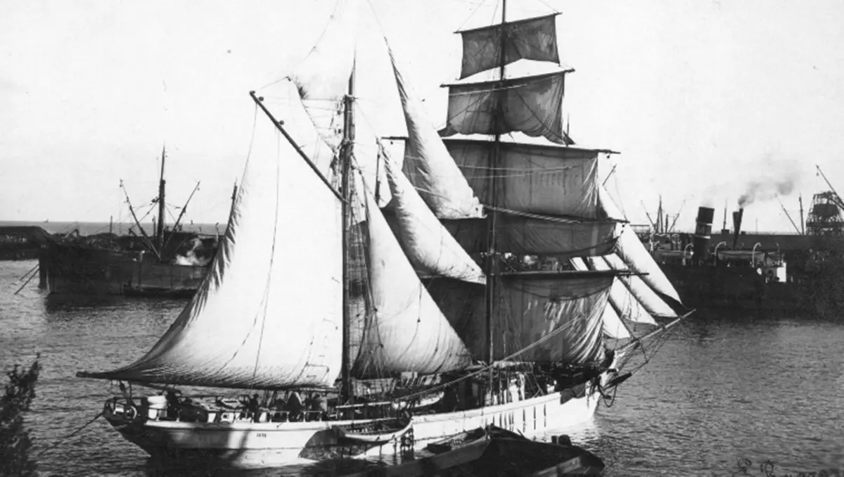 Albero della Cuccagna, antica tradizione che lega Vibo Marina alla goletta \"Florette\"