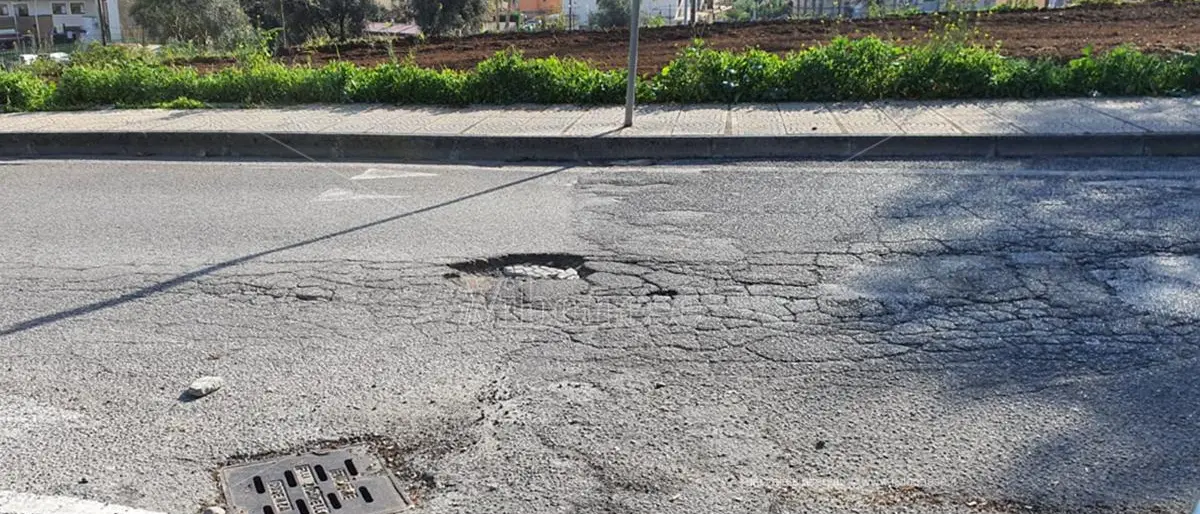 Vibo, cittadini stanchi e infuriati per le strade \"colabrodo\"