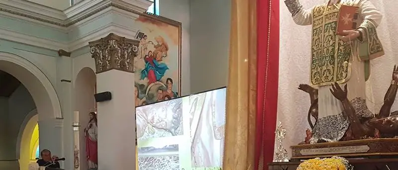 Favelloni riabbraccia la statua restaurata di San Filippo