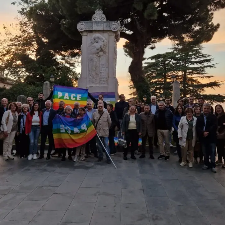 Guerra in Ucraina, Vibo scende in piazza: «Si avviino negoziati di pace» -Video